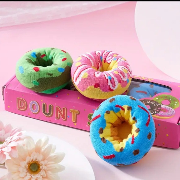 3 PAIRS NOVELTY DONUT SOCKS IN THE BOX - Picture 5 of 8